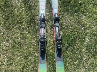 Pair of skis with boots. Great deal!