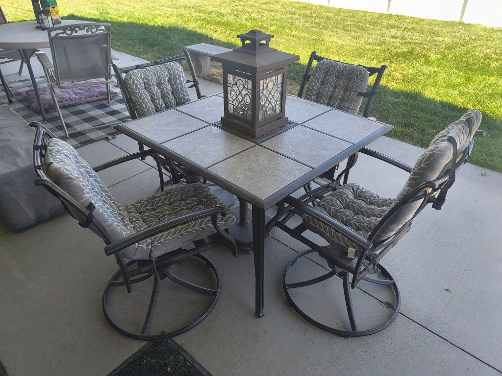 patio set. table+ 4 chairs