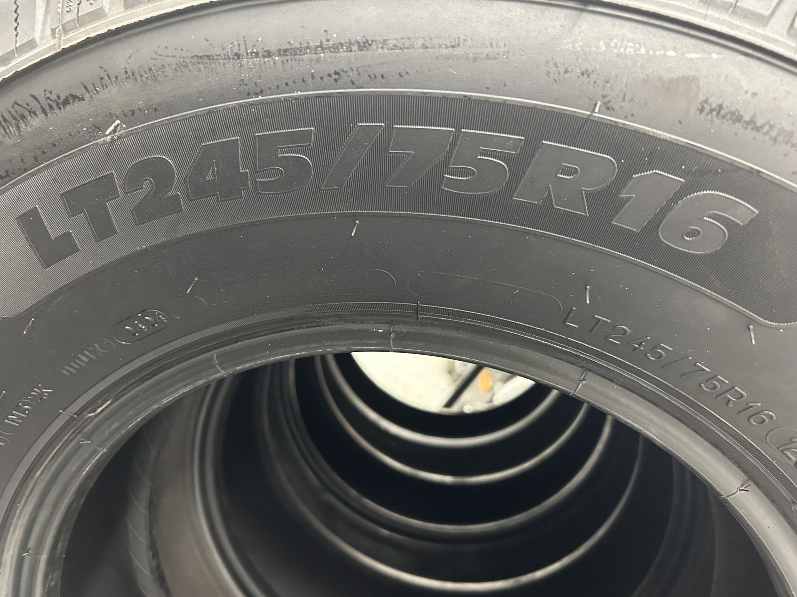 Michelin  Agile LTX LT245/75R16