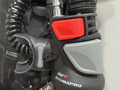 Scubapro AIR2 5th Generation BCD Power Inflator and Backup Regulator