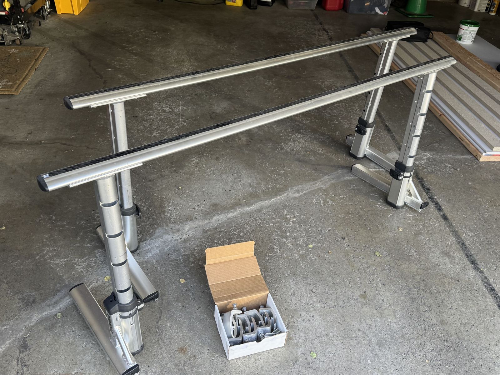 Thule truck bed rack - adjustable - XT422