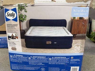 Sealy Queen Air Mattress with Built-In Pump and Comfort Headboard - 78.7cm / 31in Tall
