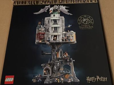 LEGO Harry Potter Gringotts Wizarding Bank Collectors Edition