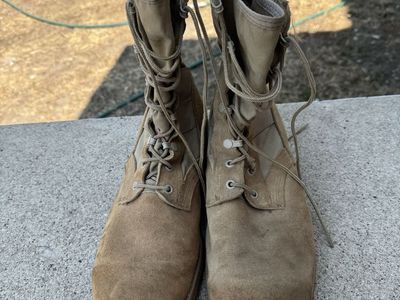 Military Style Tan Suede Desert Combat Men Boots. Size: 11.5