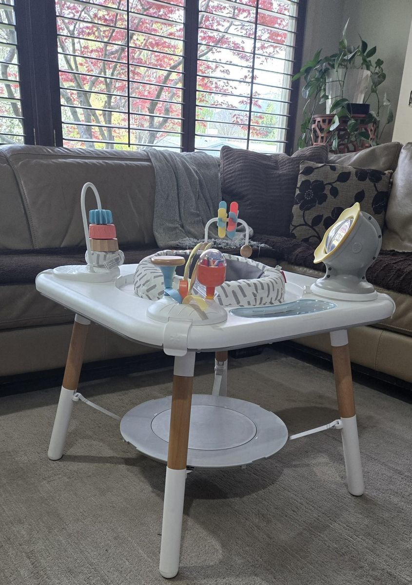 Baby skip hop Activity center