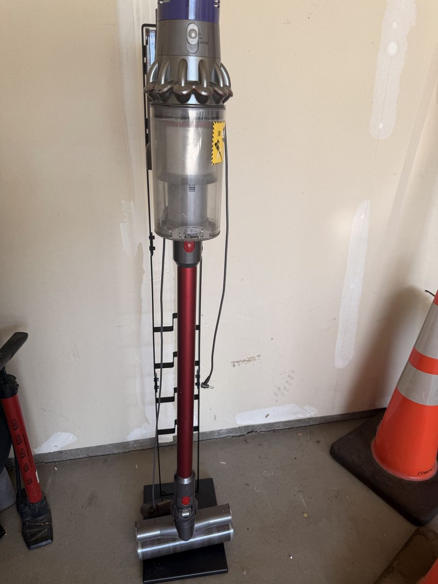 Dyson v10 vacuum