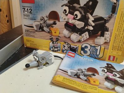 LEGO Creator 31021 Furry Creatures 3-in-1 Building Set (285 pcs) - Ages 7-12, Cat & Mouse. Lots of missing pieces.