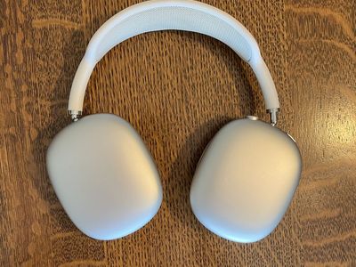 Apple AirPods Max with Case