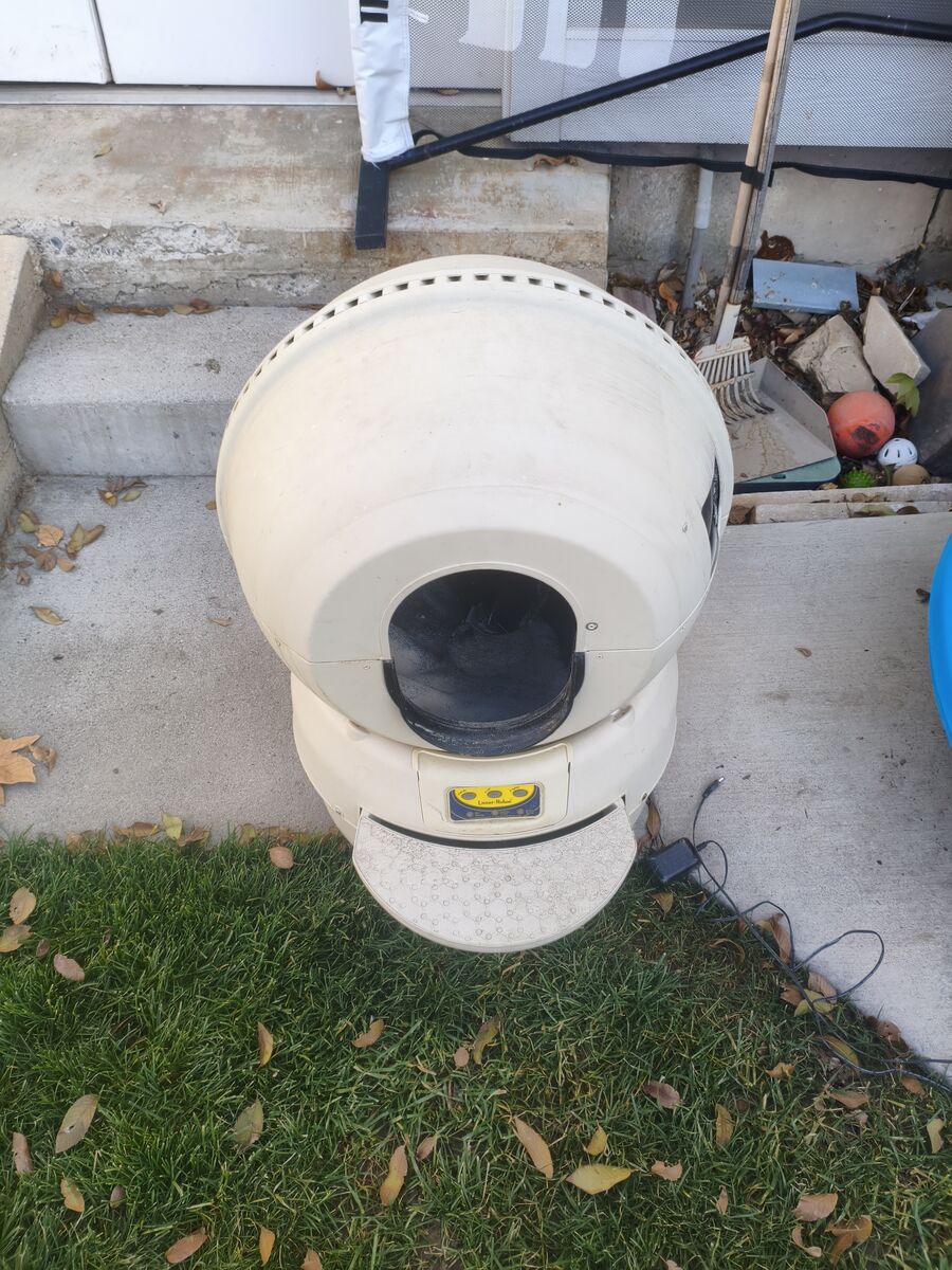 Automatic cat litter box Litter Robot