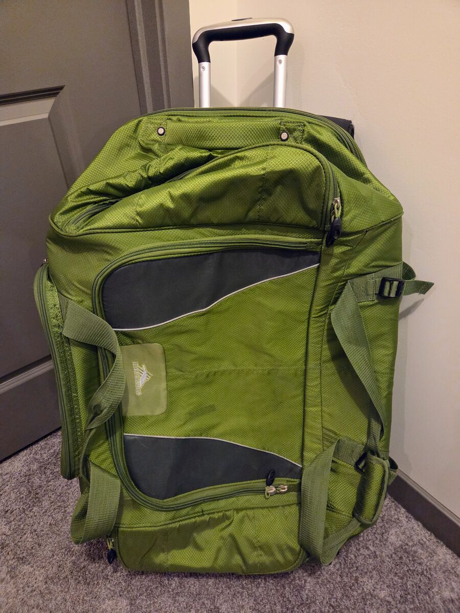 High Sierra Suitcase Luggage with Wheels