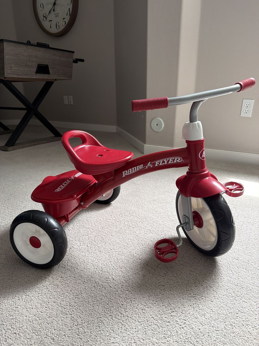 Radio Flyer Classic Red Tricycle - Kids Ride-On Toy