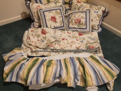 Queen size bedding set