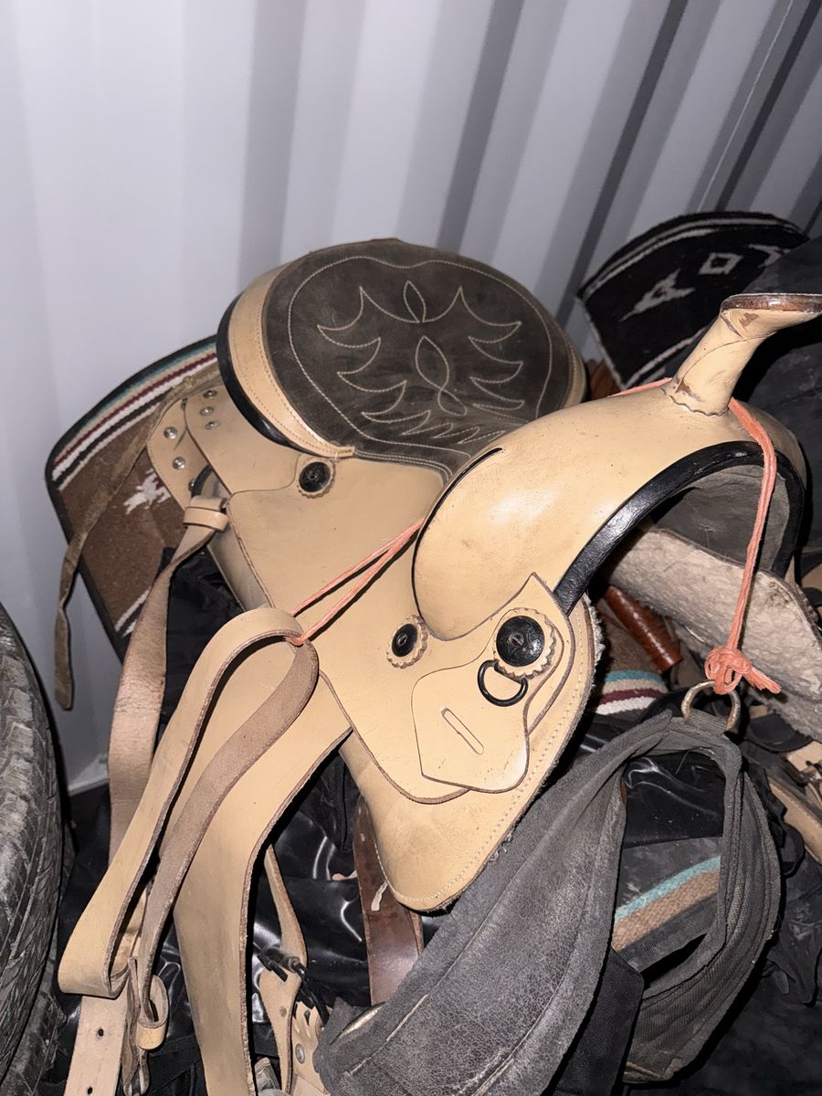 Super Light Weight 15 In Saddle