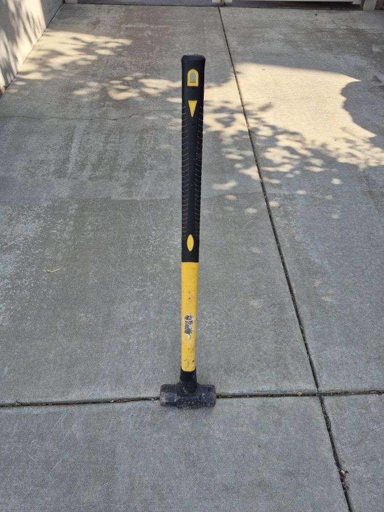 8 lb Sledgehammer with Fiberglass Handle