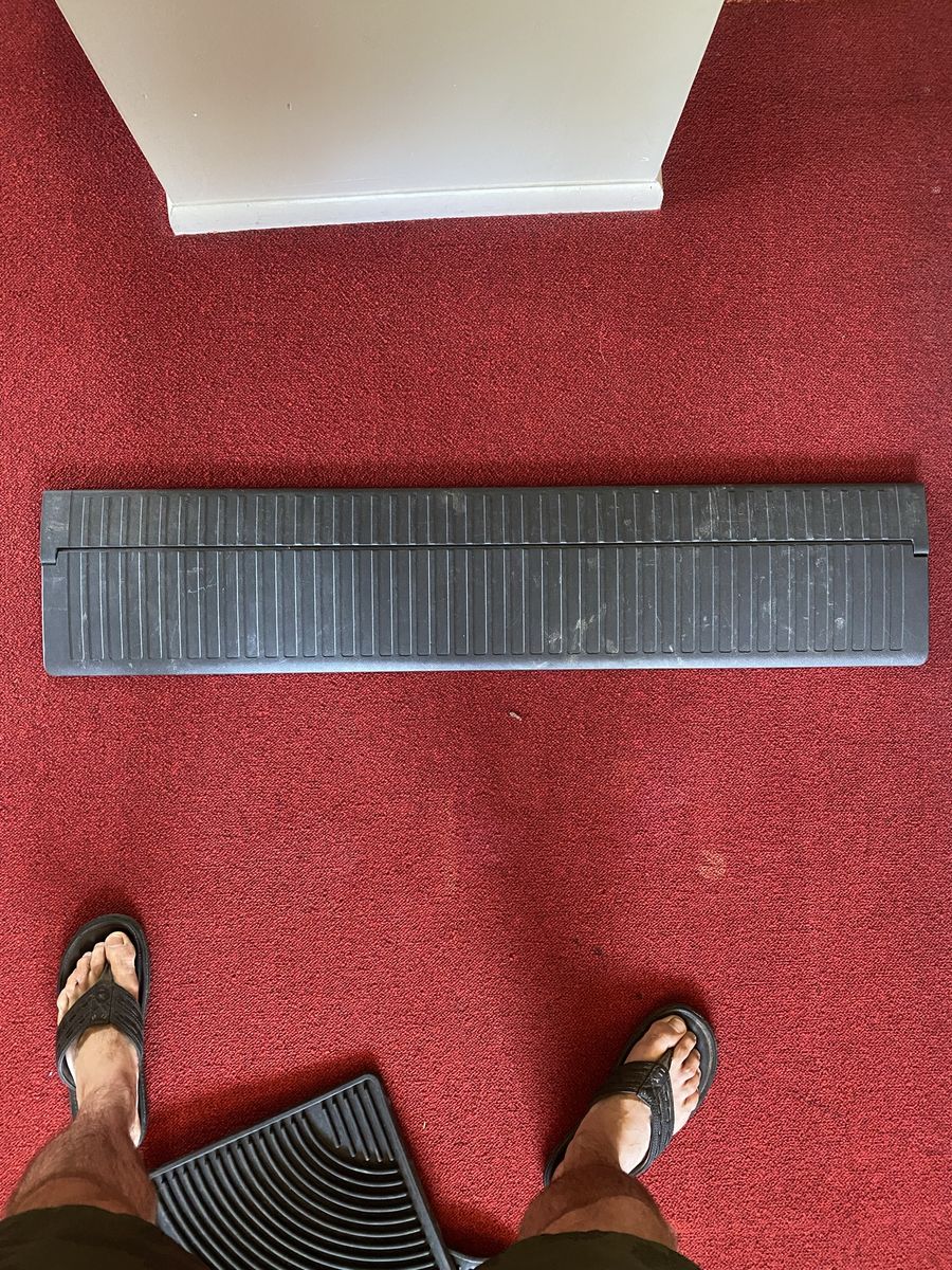 Land Cruiser 200 Series Tailgate Gap Cover
