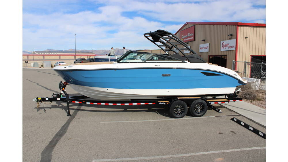 2026 Sea Ray 270 SDX ( Awesome Large Family Boat! )