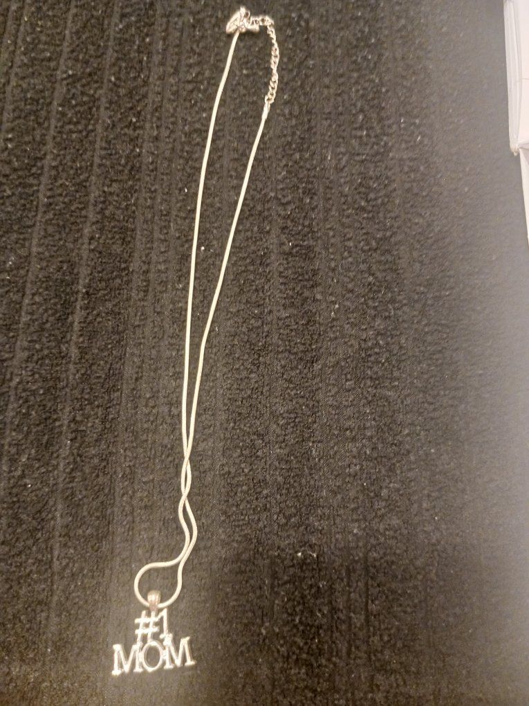 #1 Mom necklace