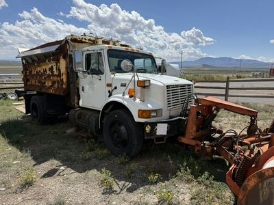 International 4900 plow Truck
