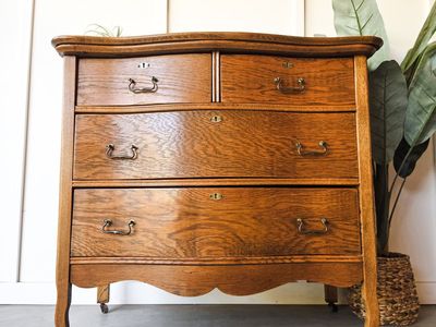 *FREE DELIVERY* Antique Tiger Oak Dresser!