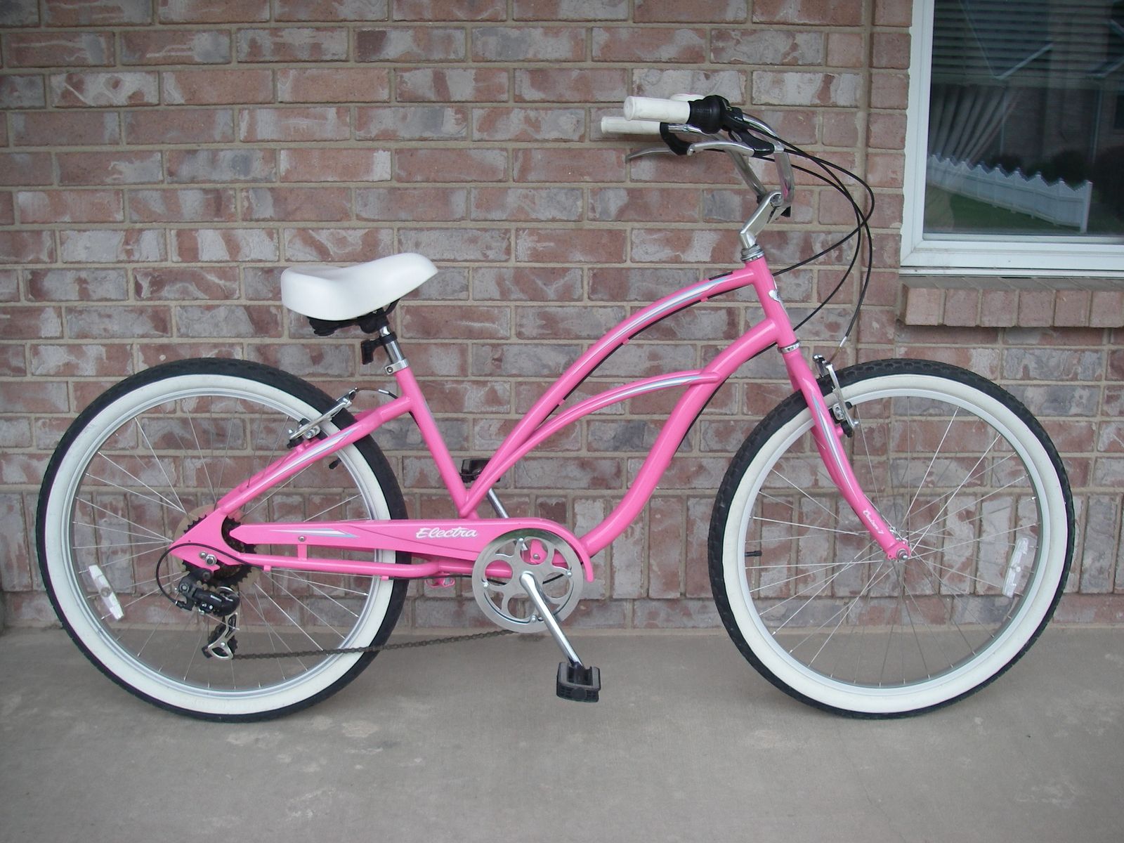 Womens 26” TREK / Electra Comfort / Cruiser 7-Speed Bike,  Pink [ Similar to Townie 7D ]