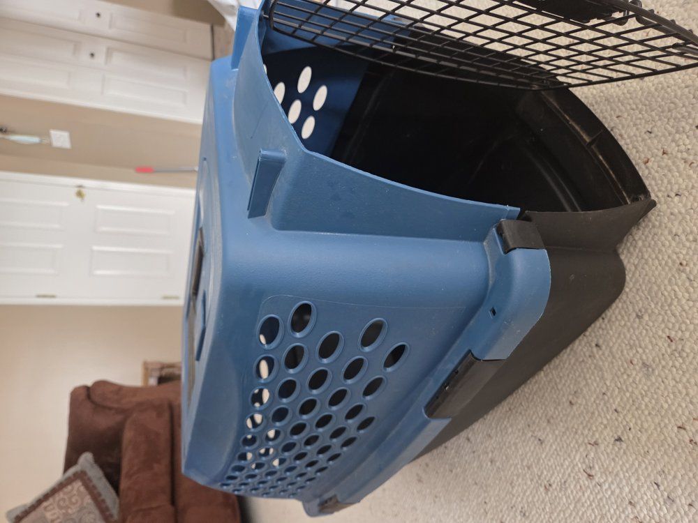 pet carrier