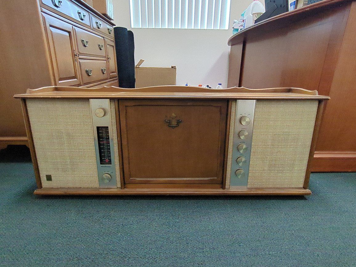 Vintage General Electric RC 4632 A Maple Wood Stereo Console Record Player/Phonograph