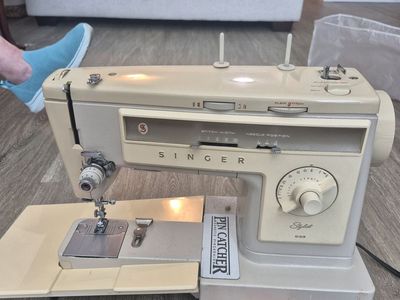 Singer sewing machine model 237 style 533