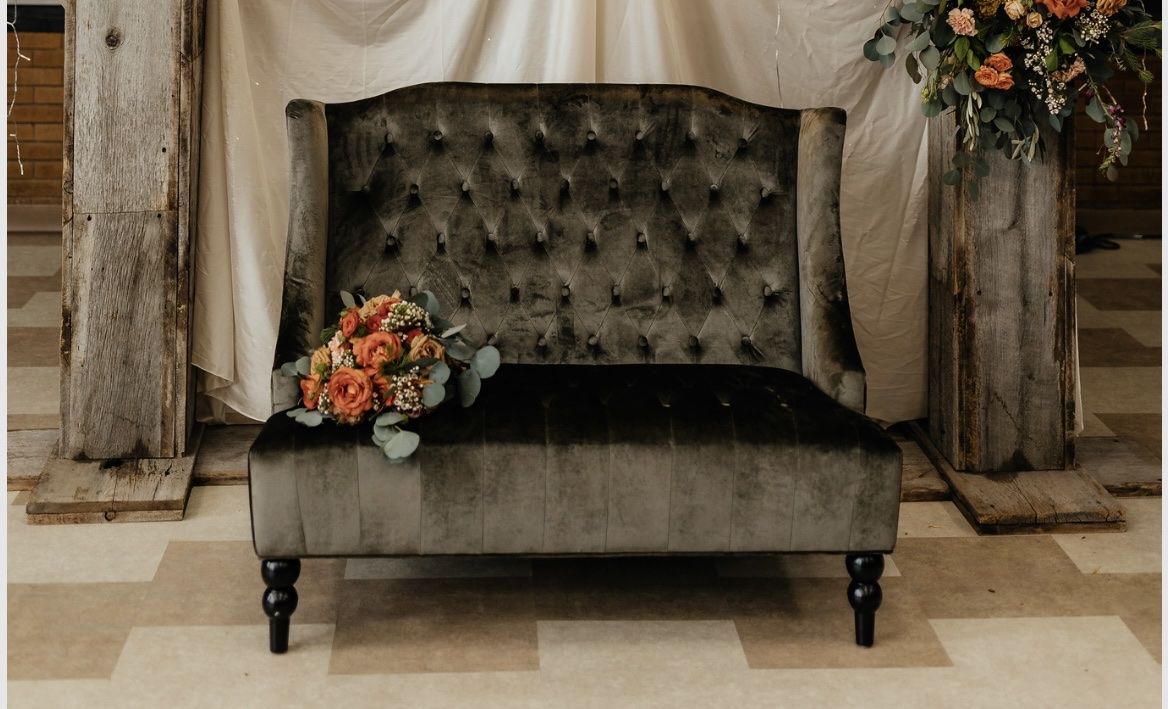Elegant Grey Velvet Tufted Loveseat - Perfect for Photo Shoots or Small Spaces
