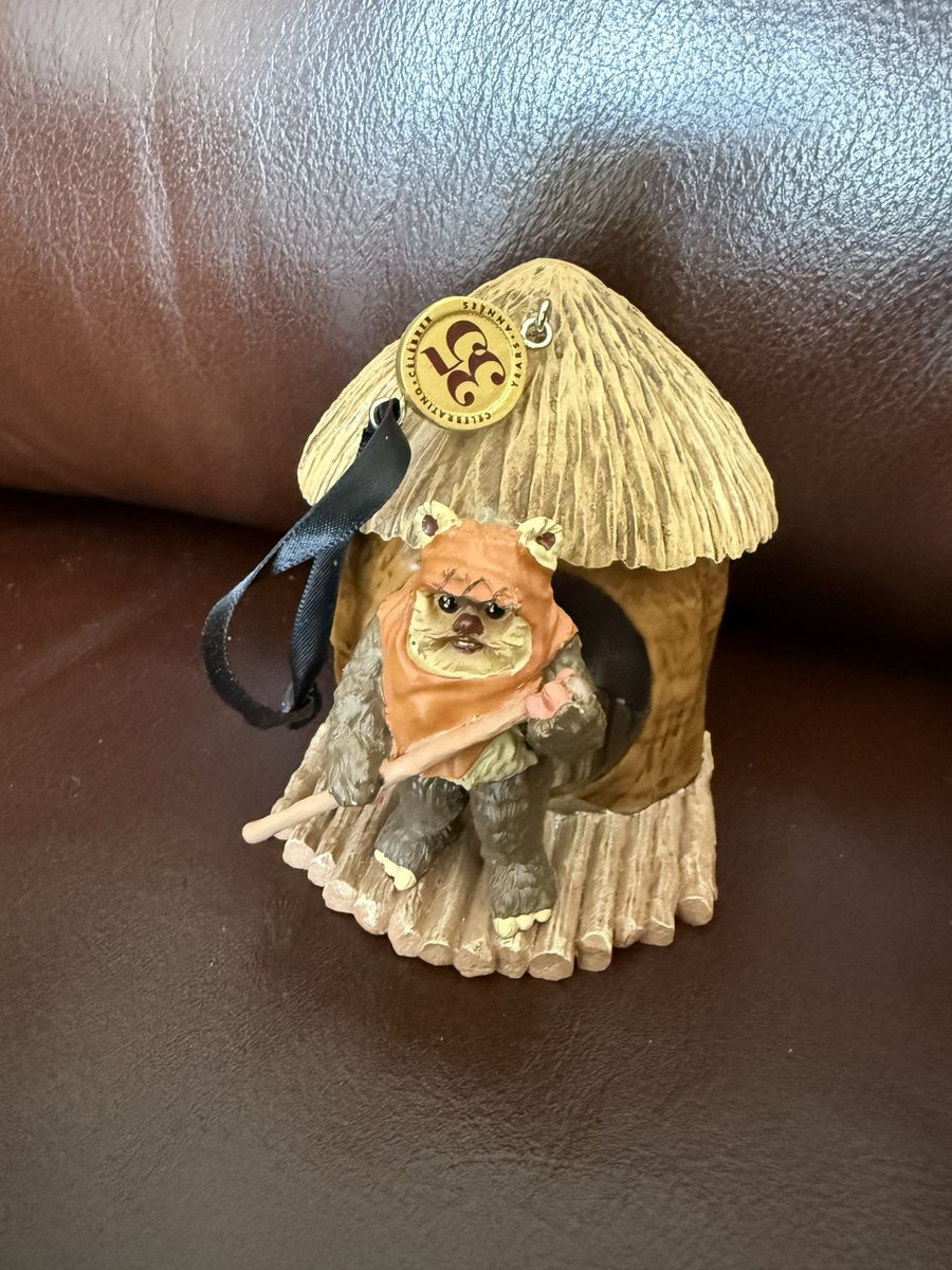 DISNEY SKETCHBOOK 35th Ann. LEGACY 2018 STAR WARS WICKET EWOK ORNAMENT (DAMAGED)