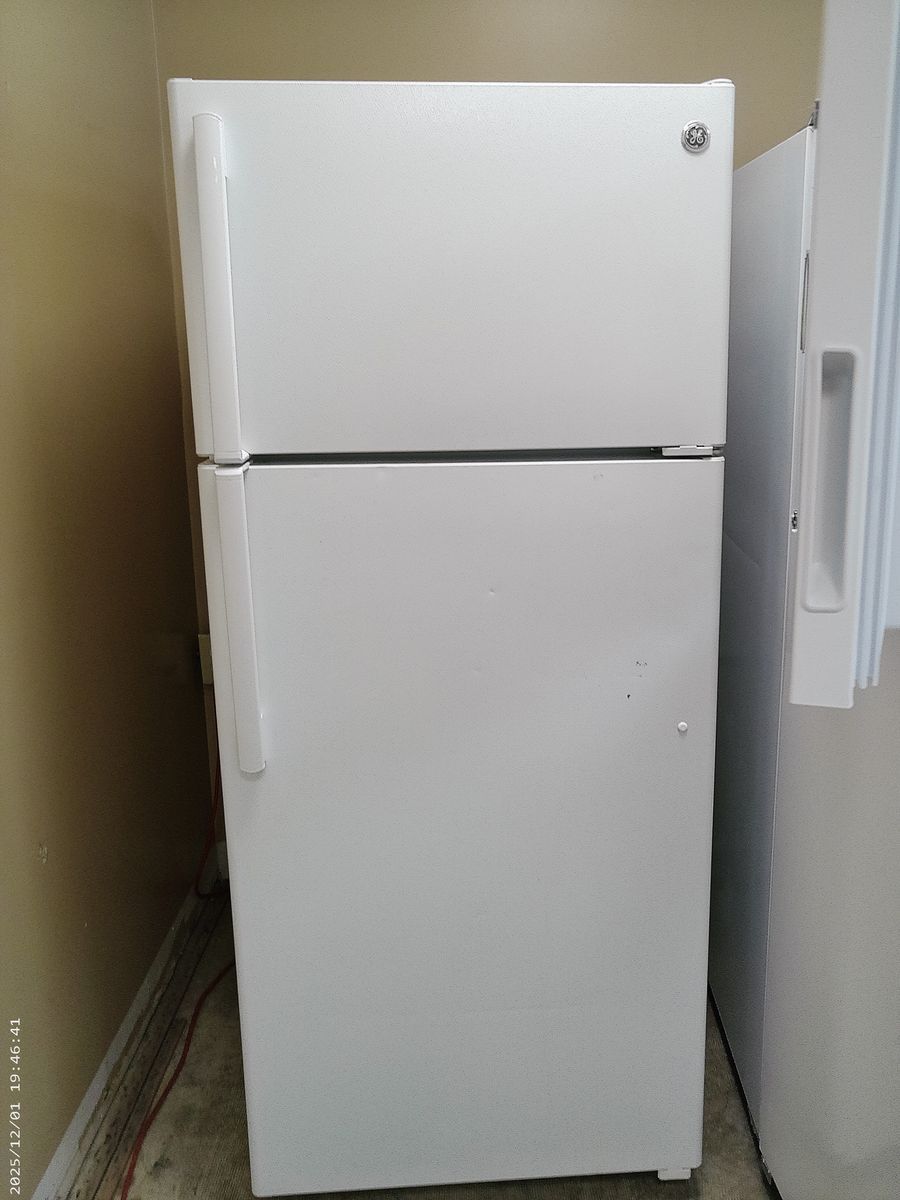 Clean 17 cf Refrigerator~Works Great~90 Day Guarantee