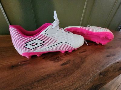 soccer cleats girls 5.5
