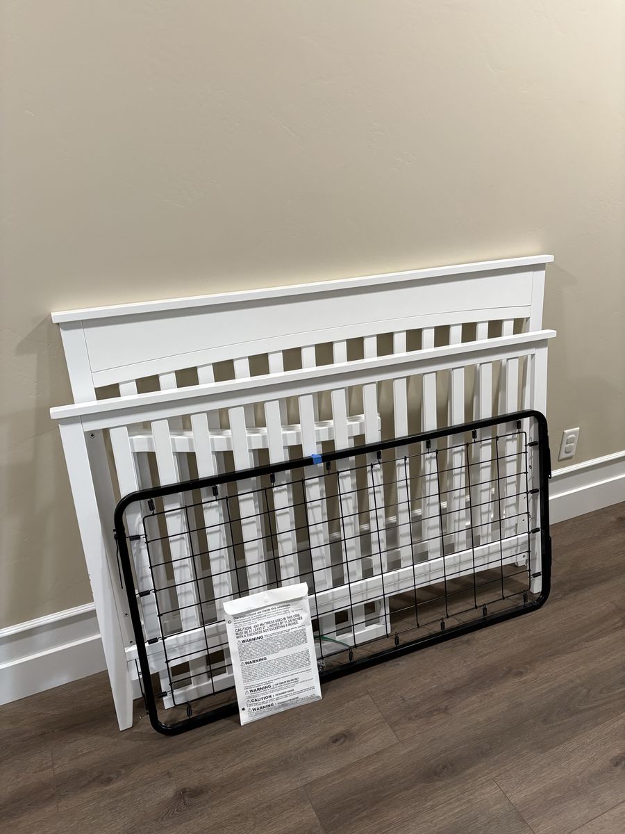 Clean & Sturdy White Baby Crib – Smoke & Pet-Free Home