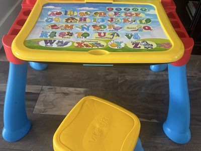 V-tech learning desk