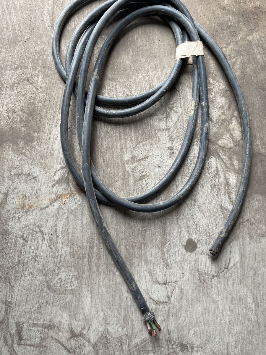 Three wire heavy gauge wire
