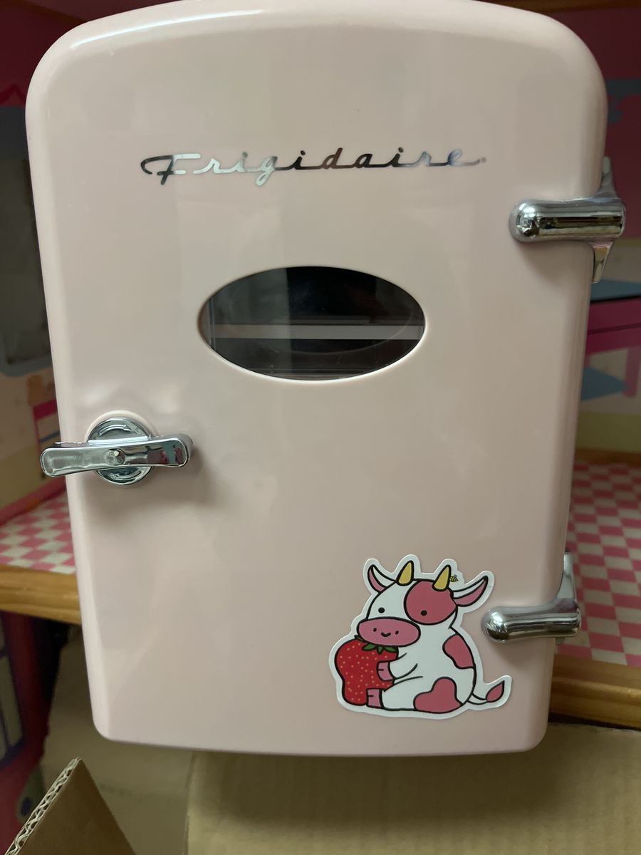 Frigidaire Retro Mini Pink Fridge
