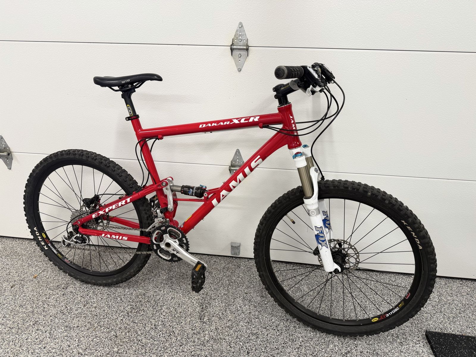 Jamis Dakar XCR Expert Full Suspension Mountain Bike - Red