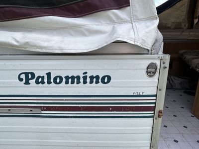 Pop-up trailer (1994 Palamino Filly)