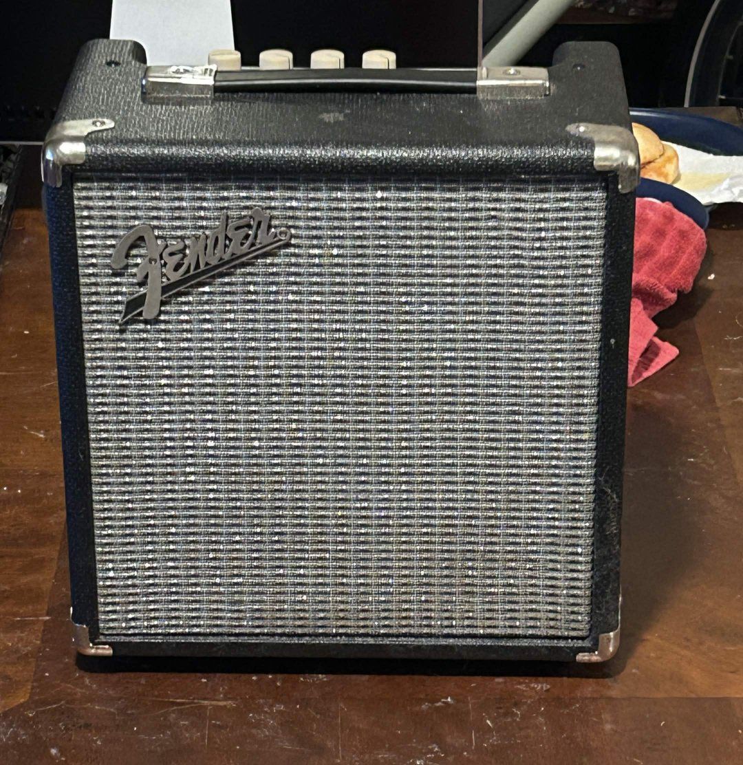 Fender amp with weird sound (PENDING)