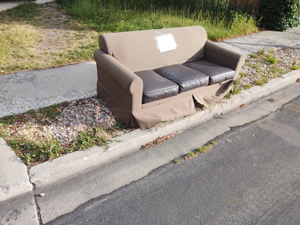 free hideaway couch