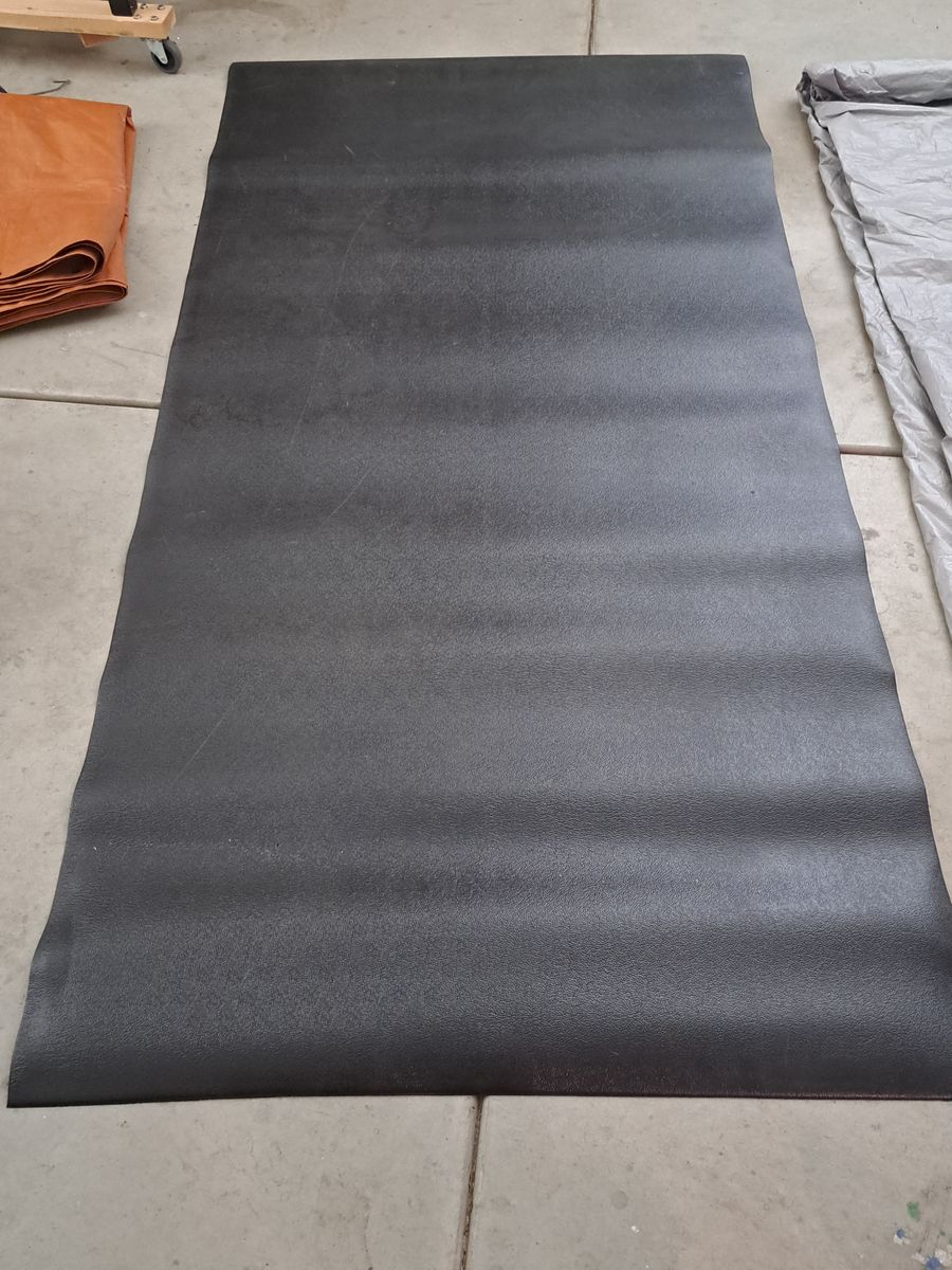 8'x4' black rubber floor mat