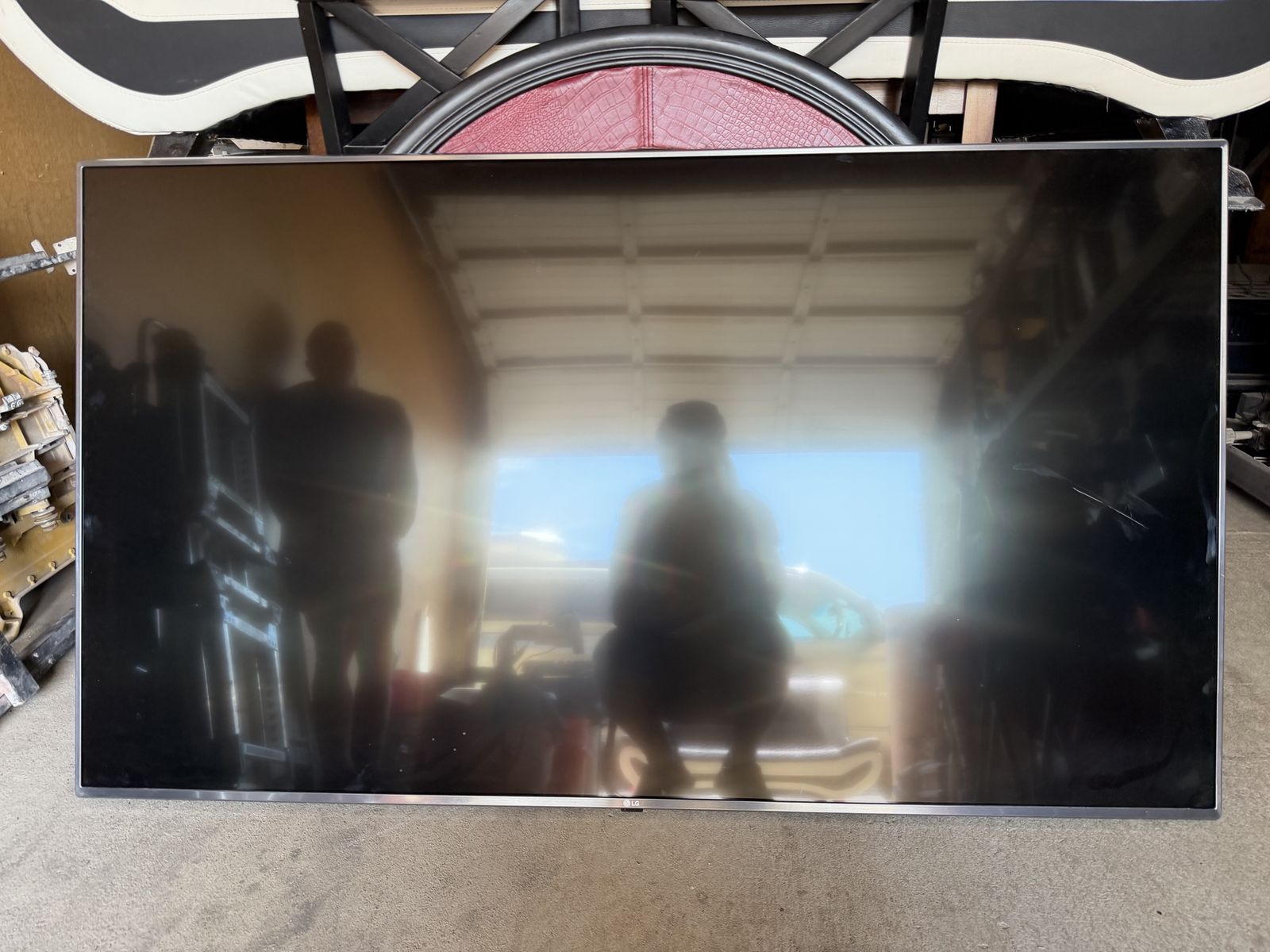 Samsung 60-inch LED Smart TV - Great condition, minor scratch
