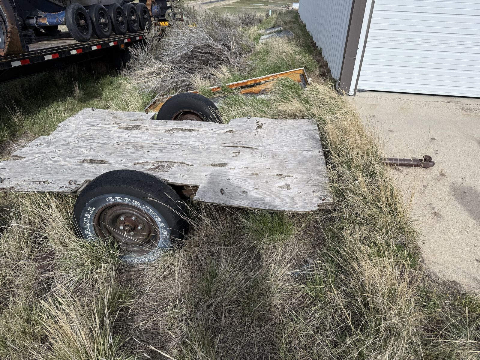 Flat bed cargo trailer