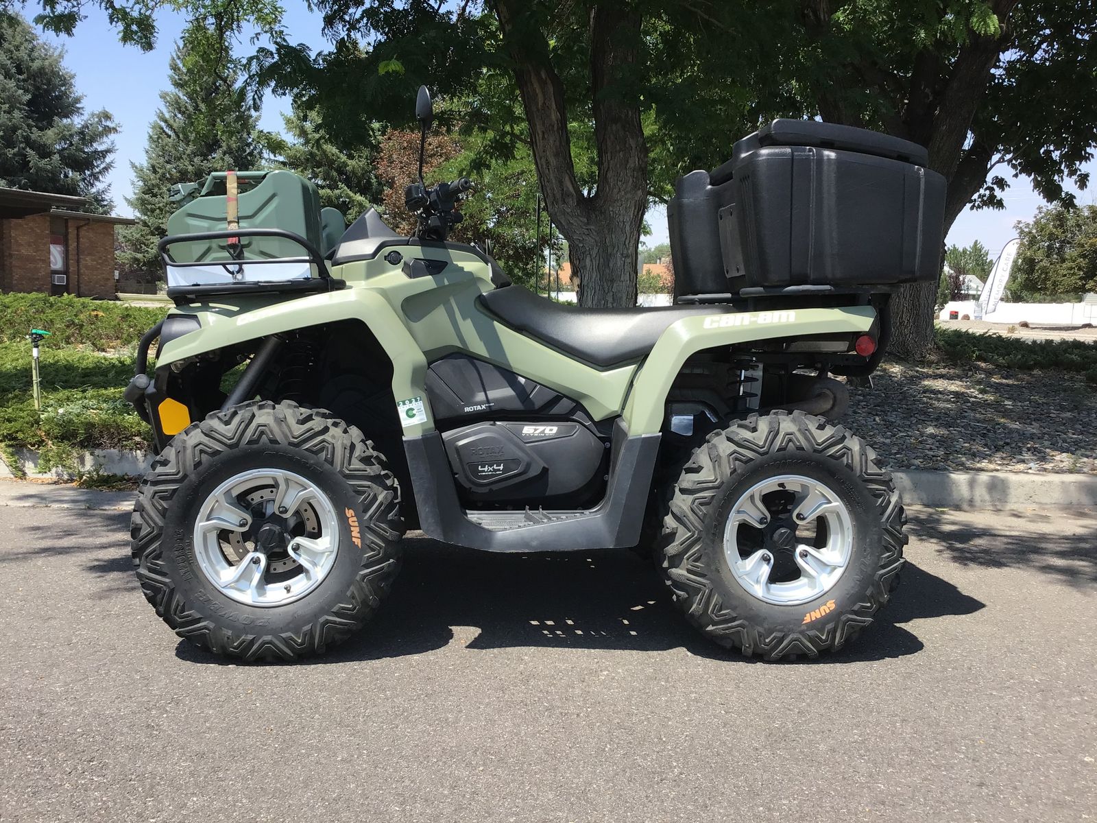 2020 CanAm Outlander 570 V-Twin 4x4 - 195hrs / 2007miles Updated with winch, tires, and trunk.