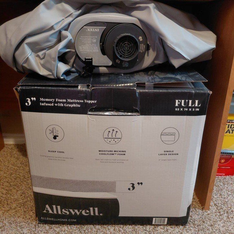 Air mattress and foam topper