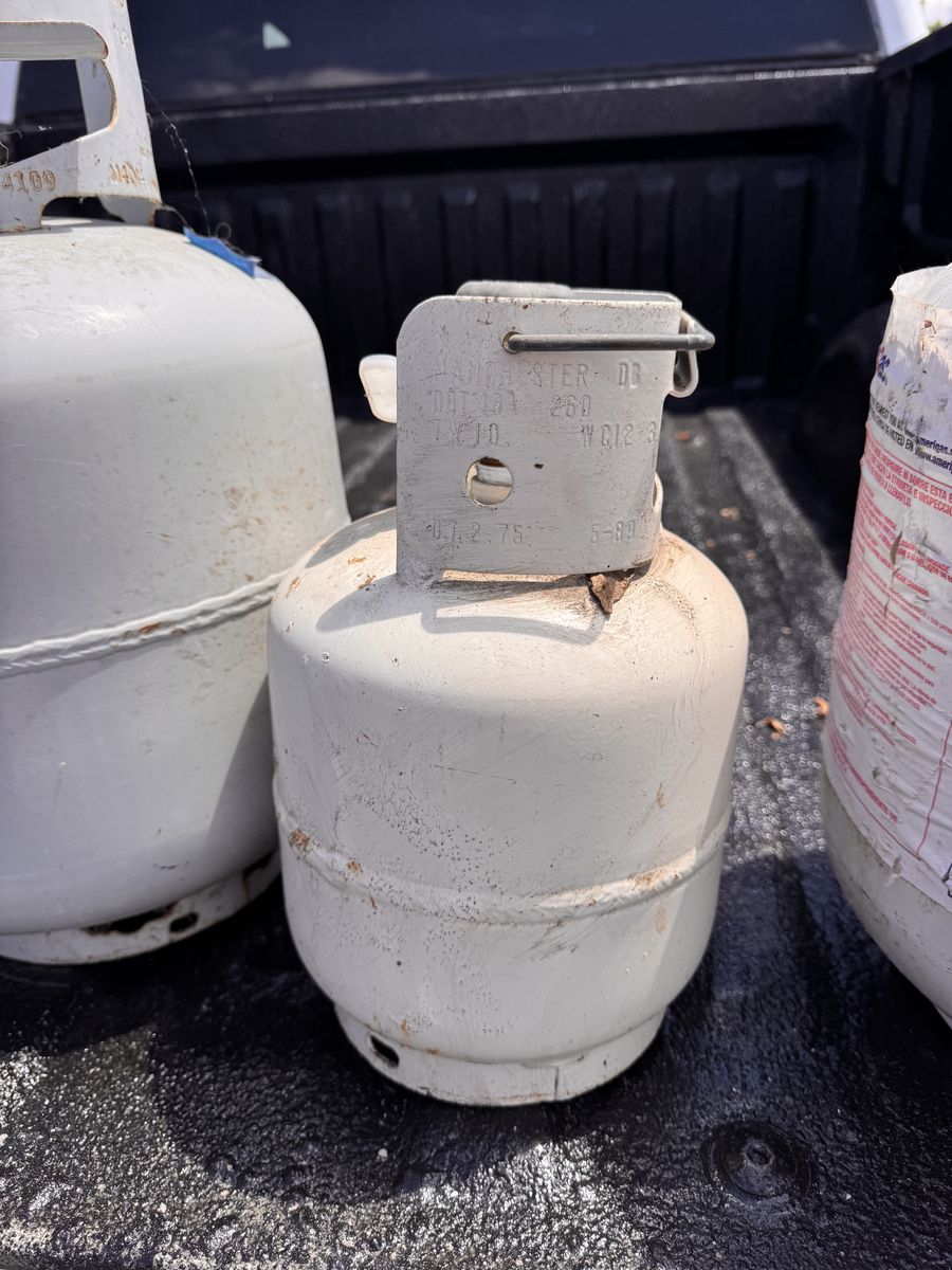 Small Propane Tank - Full - Female End Nozzle