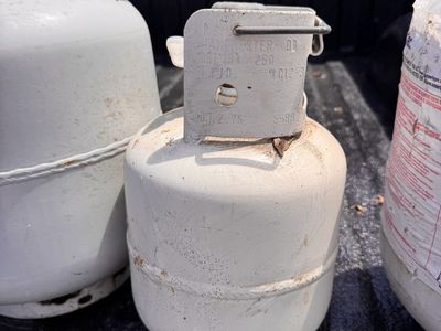 Small Propane Tank - Full - Female End Nozzle