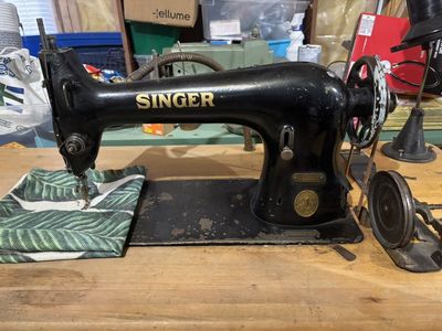 Singer 31-15 industrial sewing machine