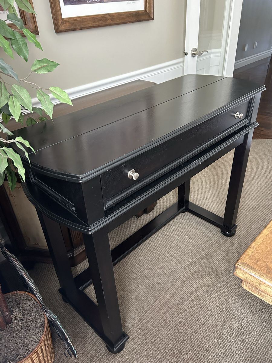 Accent Desk/Console Table