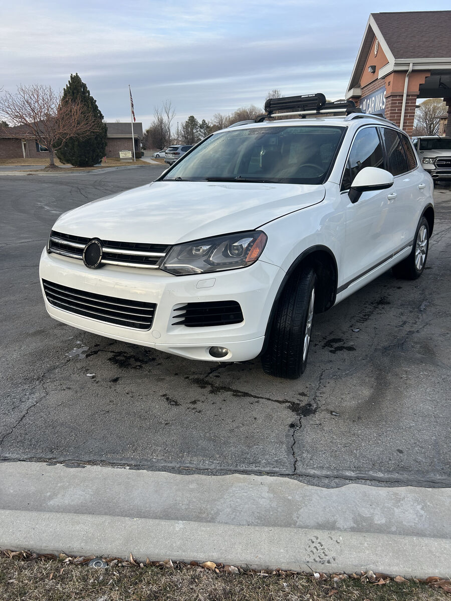 2013 VOLKSWAGEN TOUAREG VR6 Sport