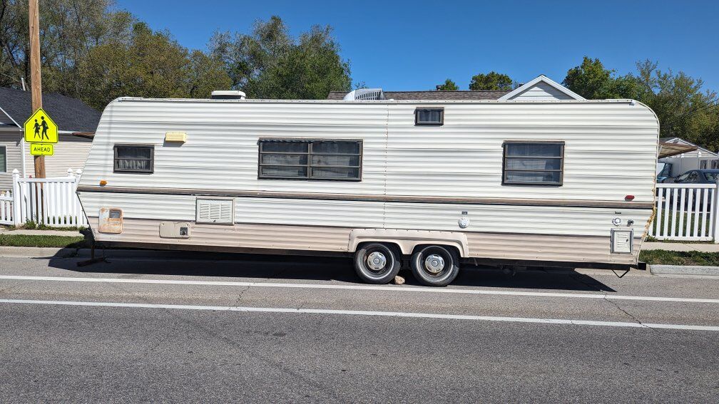 80s 33ft Camp Trailer